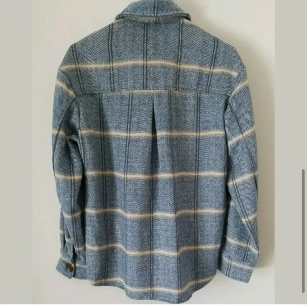 Thick and Cozy Shacket - Picture 3 of 5